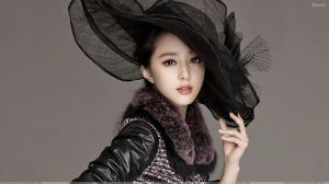 Beautiful Pose Of Fan Bingbing In Black Dress N Black Hat